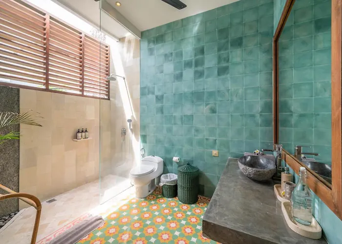 Puri Aman - Unique & Lush 3br Pool - Next To Gigi Susu & Walk To Villa