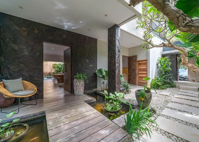 Puri Aman - Unique & Lush 3br Pool - Next To Gigi Susu & Walk To Villa *