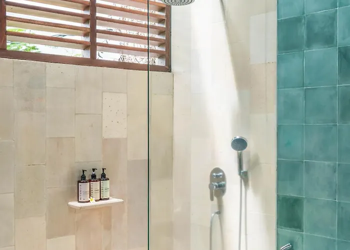 Puri Aman - Unique & Lush 3br Pool - Next To Gigi Susu & Walk To Villa Canggu