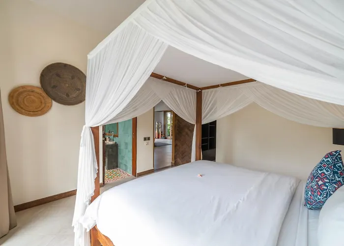 Puri Aman - Unique & Lush 3br Pool - Next To Gigi Susu & Walk To Canggu
