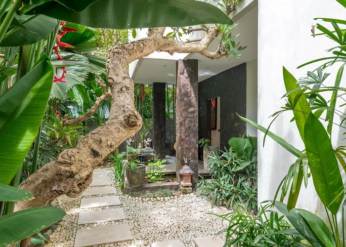 Puri Aman - Unique & Lush 3br Pool - Next To Gigi Susu & Walk To Villa *