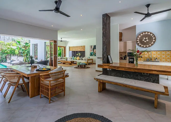 Вилла Puri Aman - Unique & Lush 3br Pool - Next To Gigi Susu & Walk To