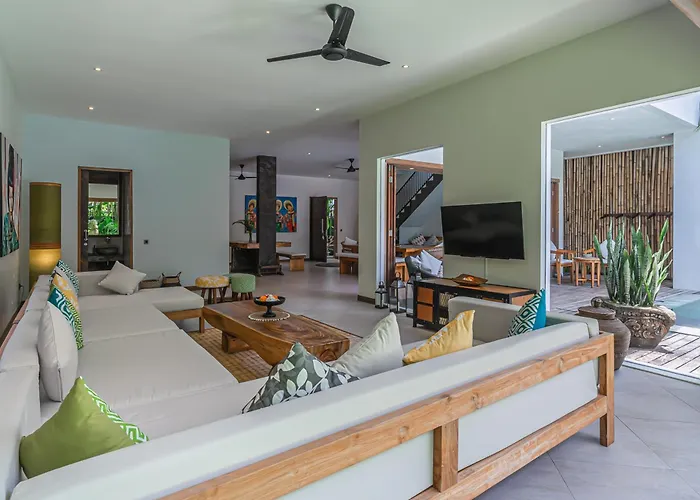Puri Aman - Unique & Lush 3br Pool - Next To Gigi Susu & Walk To * Canggu