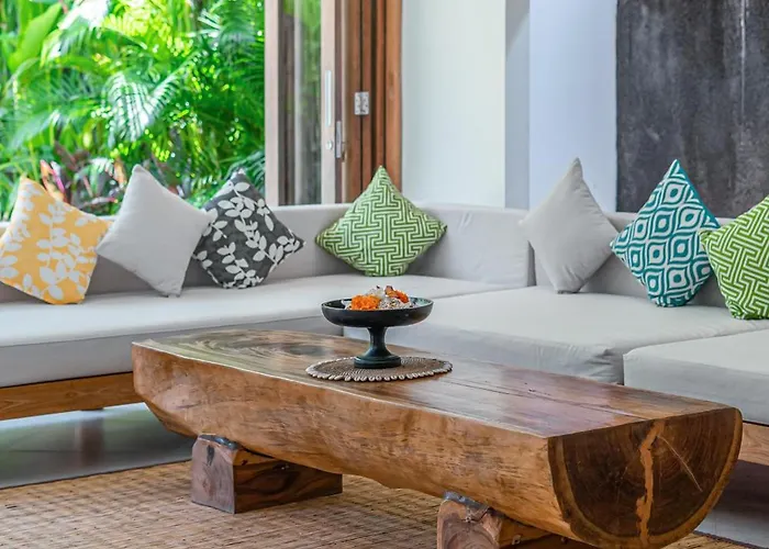 Puri Aman - Unique & Lush 3br Pool - Next To Gigi Susu & Walk To Villa