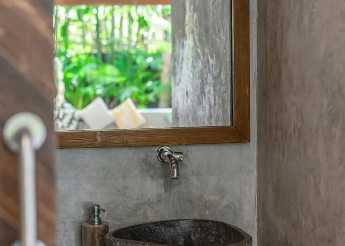 Villa Puri Aman - Unique & Lush 3br Pool - Next To Gigi Susu & Walk To