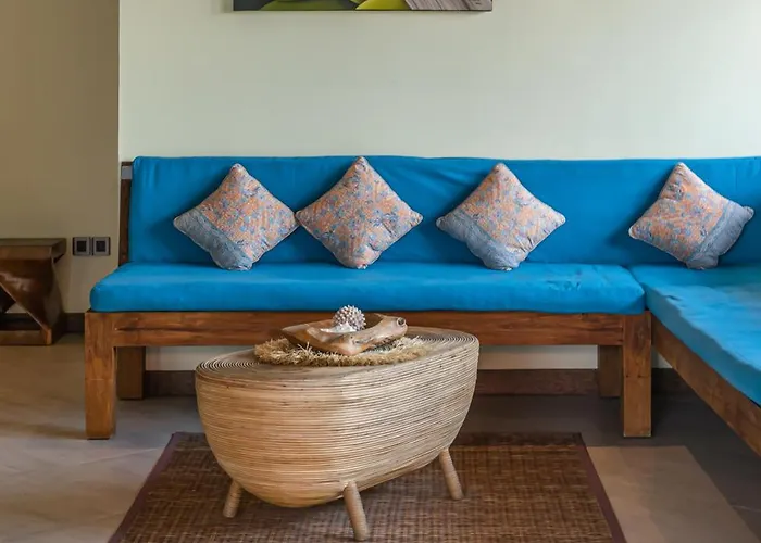 Villa Puri Aman - Unique & Lush 3br Pool - Next To Gigi Susu & Walk To *